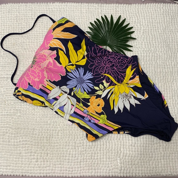 SALE⬇️⬇️‼️‼️NWT Bal Harbour Bandeau 1Pc Swimsuit - Picture 8 of 11